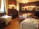 Une salle à manger de l'Auberge des quatre saisons