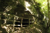 Grotte dans le vallon de la Roulavaz