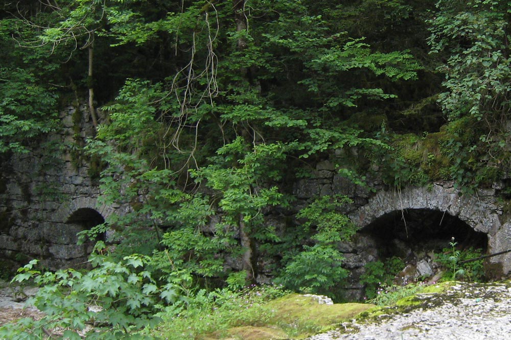 Vestige de moulin sur les rives du Doubs