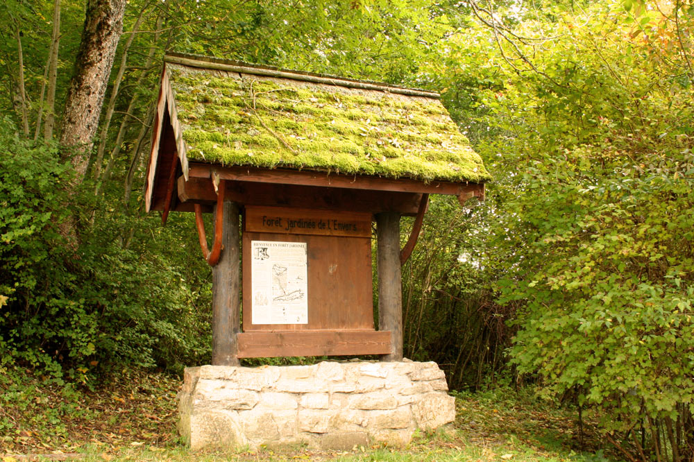 Poste d'accueil du sentier de la Forêt jardinée, l'Endroît