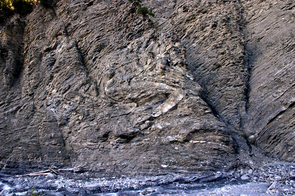 Roche plissée lors de la formation des Alpes