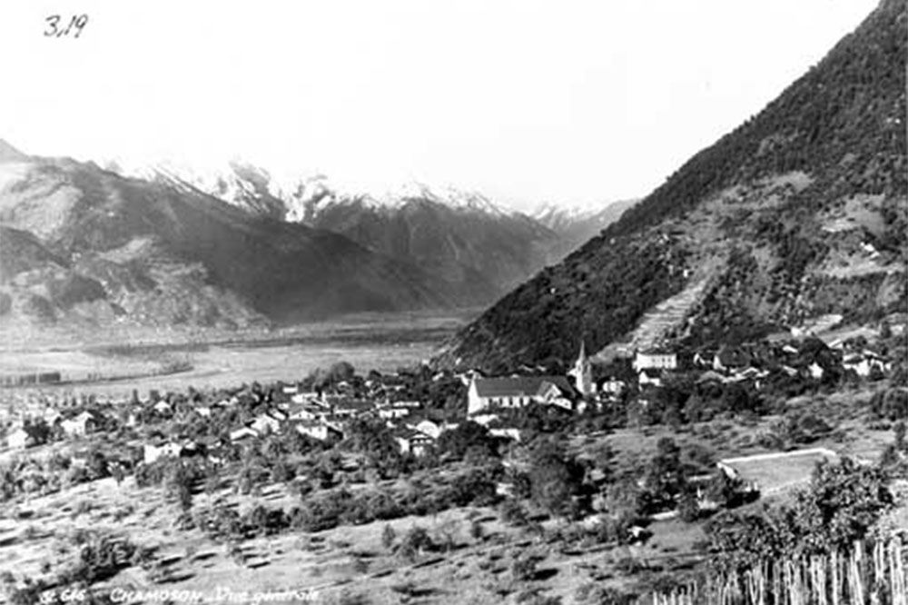 Vue panormaique de Chamoson au début du siècle