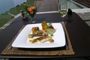 Filet de loup de mer a la plancha avec sa vinaigrette tiède aux agrumes