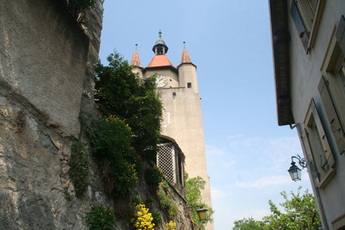 Vue de l'église depuis le chemin de ronde