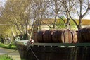 Transport de vin sur un canal