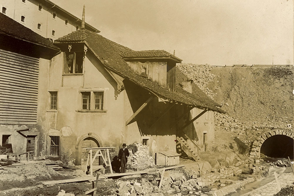 Ancien moulin, vers l’actuelle Place de l’Europe (vers 1890)