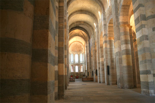 Vue d'ensemble de l'intérieur de l'abbatiale de Payerne
