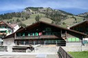 Chalet devant le village