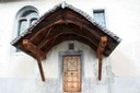 Entrée de l'église de Rossinière