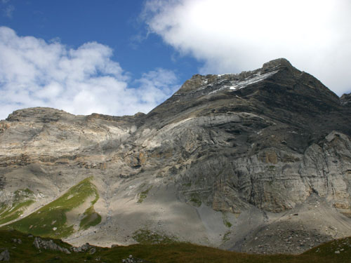 Montagne bordant le sentier