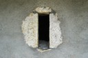 Fenêtre prévue pour ne laisser passer que peu d'air (froid)